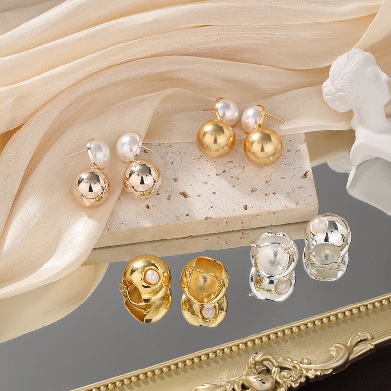 1 Pair Vintage Style Round Plating Hollow Out Inlay Copper Artificial Pearls Zircon 18k Gold Plated Earrings