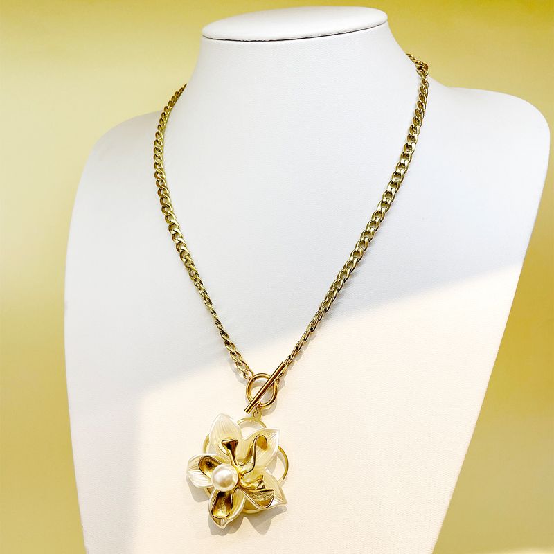 304 Stainless Steel 14K Gold Plated Classical Vintage Style Sweet Plating Flower Pearl Shell Pendant Necklace