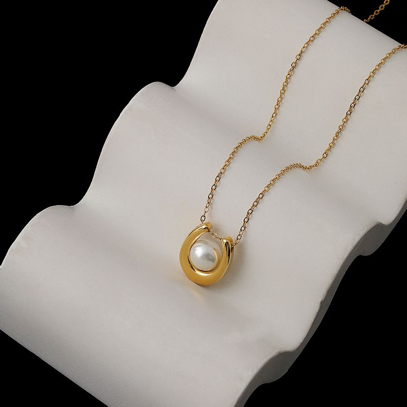 Simple Style Classic Style U Shape Imitation Pearl Titanium Steel Plating 18k Gold Plated Women's Pendant Necklace