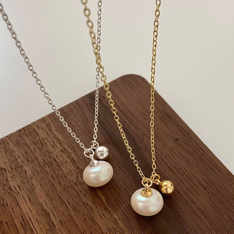Einfacher Stil Runden Kupfer Überzug Inlay Perle Vergoldet Halskette Mit Anhänger