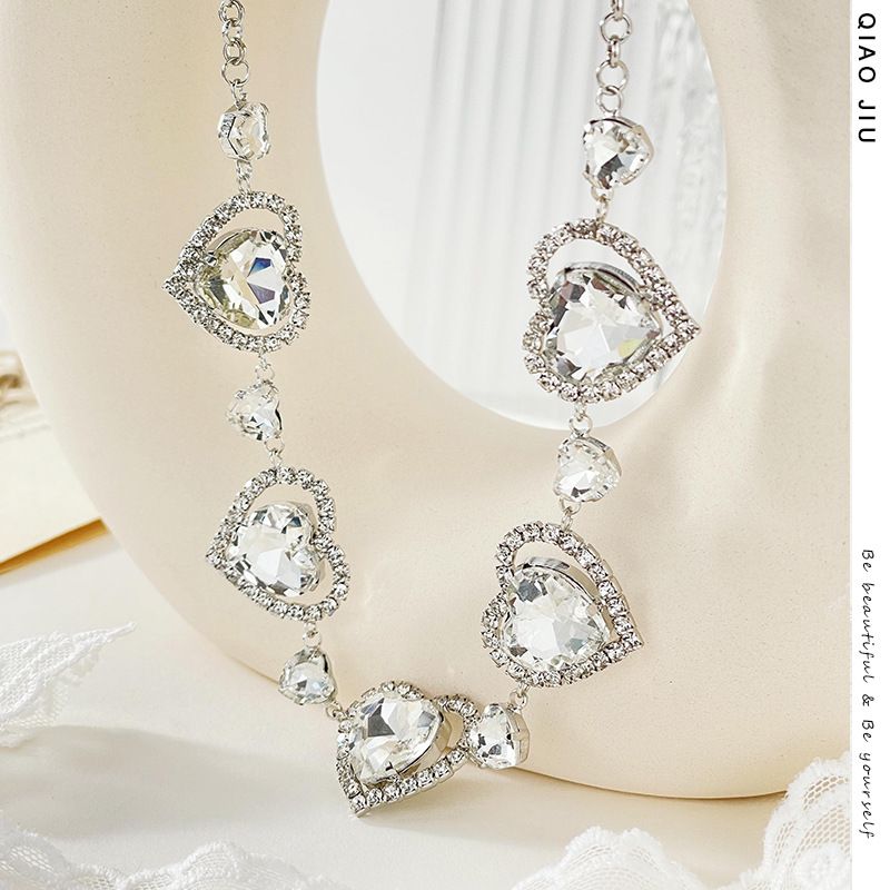 Elegante Señora Forma De Corazón Aleación Embutido Diamantes De Imitación Mujeres Collar