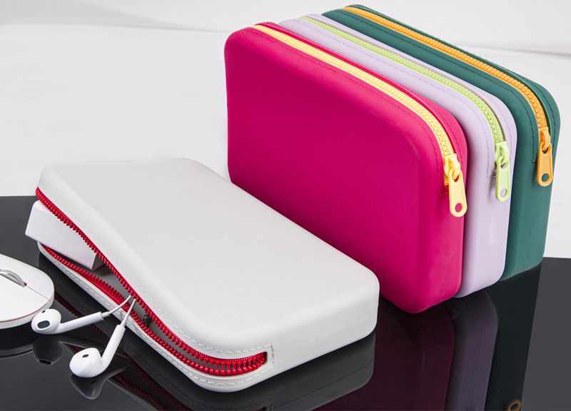 Large-capacity Square Silicone Retro Toiletry Storage Bag