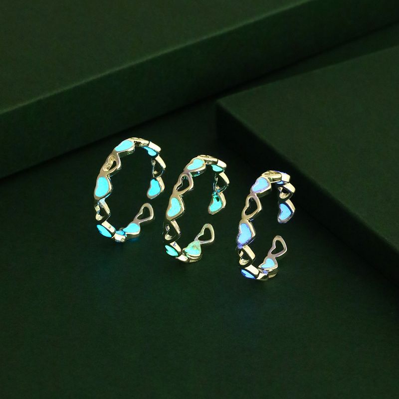 Lindo Estilo Simple Forma De Corazón Aleación Luminoso Enchapado Ahuecar Mujeres Anillos