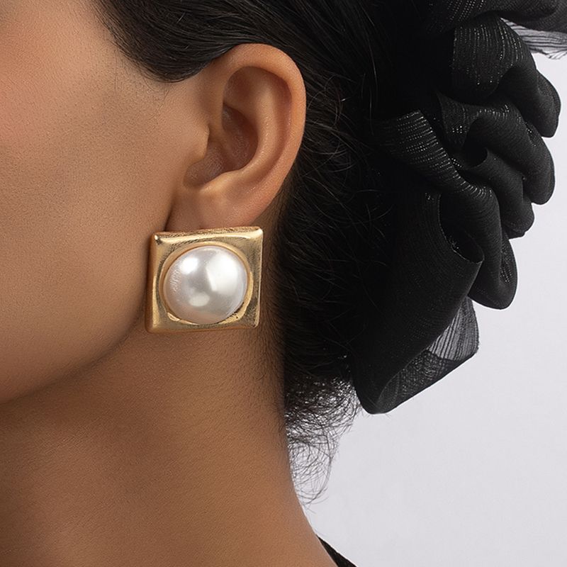 1 Paire Dame Style Simple Style Classique Carré Placage Incruster Alliage Perles Artificielles Plaqué Or 14k Boucles D'oreilles