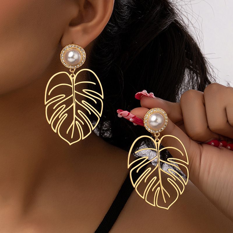 Ig Style Simple Style Leaves Alloy Plating Hollow Out Inlay Rhinestones Pearl Women's Drop Earrings 1 Pair