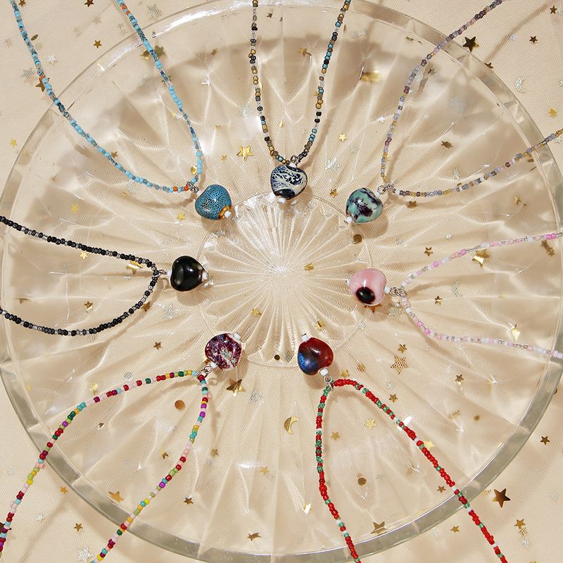 Einfacher Stil Herzform Glas Reis Perlen Keramik Perlen Frau Halskette Mit Anhänger