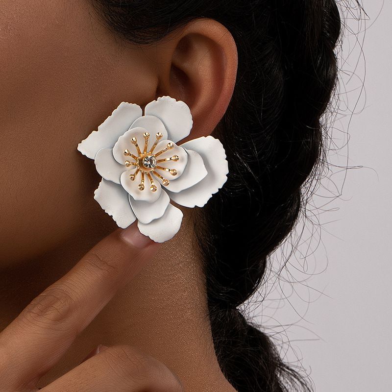 1 Pair Simple Style Flower Inlay Metal Ear Studs