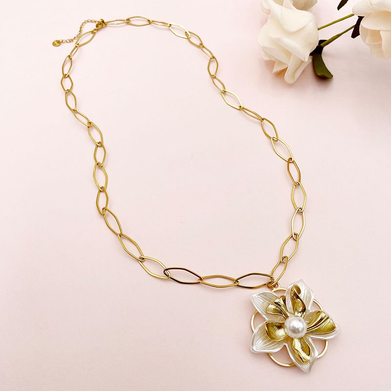 304 Stainless Steel Gold Plated Elegant French Style Plating Inlay Flower Artificial Pearls Shell Pendant Necklace