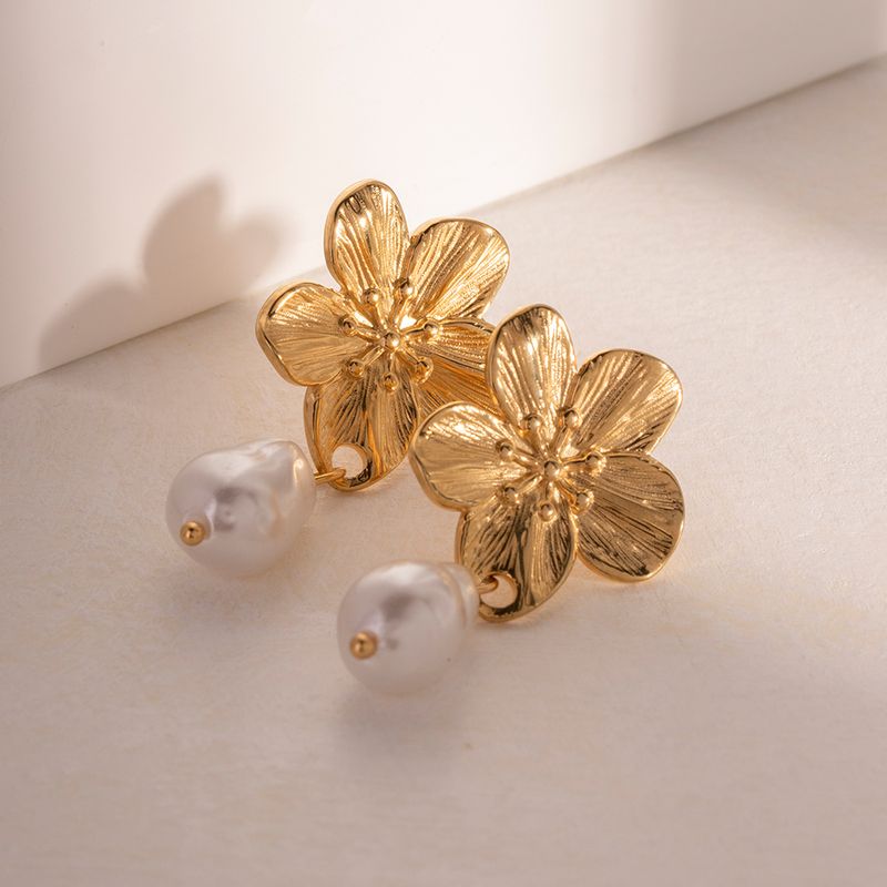 1 Par Estilo Simple Flor Embutido Acero Inoxidable Perla Chapado En Oro De 18 Quilates. Pendientes De Gota