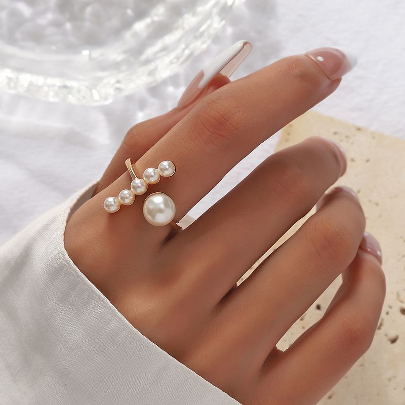 Wholesale Jewelry Elegant Pearl Alloy Gold Plated Asymmetrical Rings