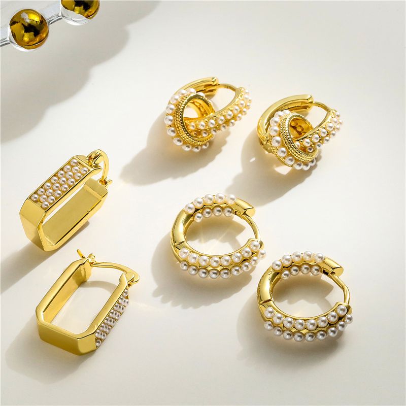 1 Par Casual Elegante Forma De C Ronda Enchapado Embutido Perla Artificial Cobre Perlas Artificiales Chapado En Oro De 18 Quilates. Aretes