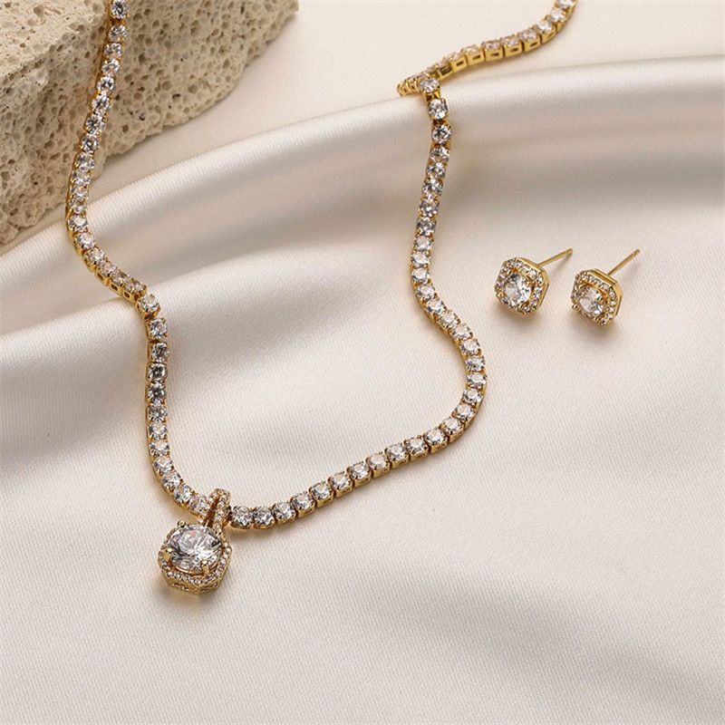 Lässig Elegant Einfacher Stil Quadrat Kupfer Überzug Inlay Kupfer Zirkon 18 Karat Vergoldet Ohrringe Halskette