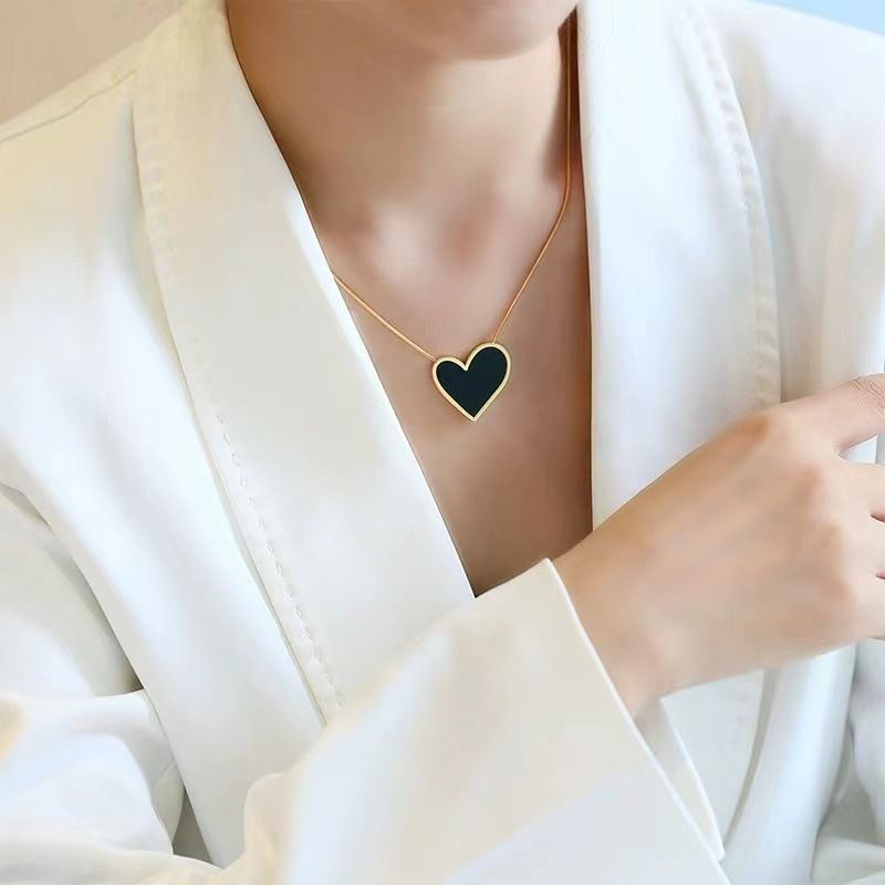 Elegant Lady Heart Shape Titanium Steel Plating Pendant Necklace