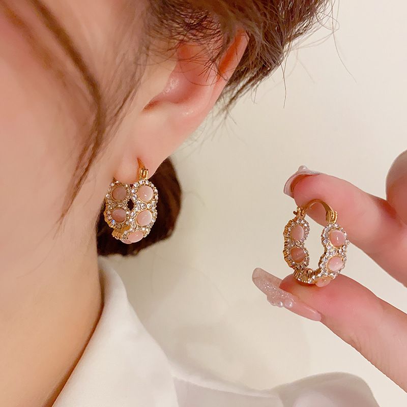 1 Paar Elegant Süss Geometrisch Einfarbig Überzug Kupfer Opal Zirkon 14 Karat Vergoldet Ohrringe