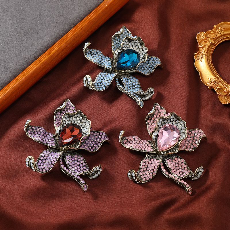 Retro Flor Aleación Embutido Diamantes De Imitación Mujeres Broches