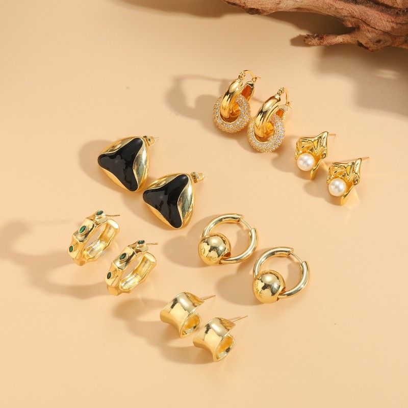 1 Paar Einfacher Stil Irregulär Runden Emaille Überzug Inlay Kupfer Perle Zirkon 14 Karat Vergoldet Ohrringe