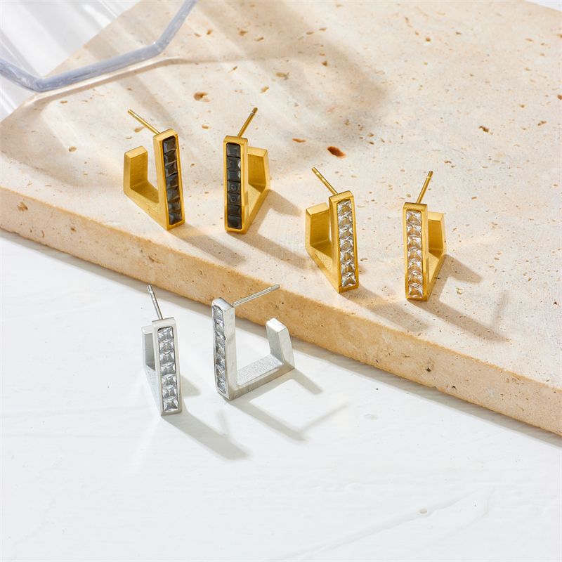 1 Par Estilo Simple Color Sólido Enchapado Embutido Acero Inoxidable Circón Chapados en oro de 18k Pendientes