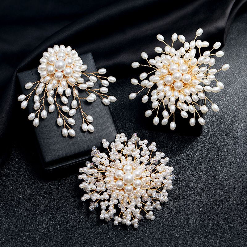 Elegante Estilo Simple Flor Cristal Artificial Perla De Imitación Aleación Unisexo Broches
