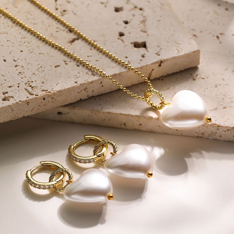 Elegant Süss Einfacher Stil Herzform Kupfer Überzug Inlay Künstliche Perlen Zirkon 18 Karat Vergoldet Ohrringe Halskette