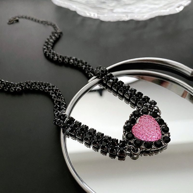 Strassenmode Herzform Kupfer Überzug Inlay Künstliche Edelsteine Halskette