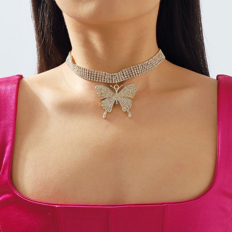 Wholesale Jewelry Elegant Butterfly Iron Rhinestones Inlay Pendant Necklace