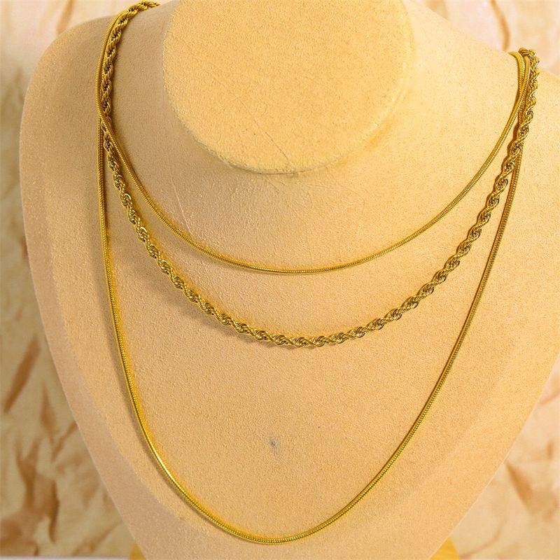 201 Edelstahl Titan Stahl Vergoldet Einfacher Stil Strassenmode Überzug Einfarbig Geschichtete Halskette