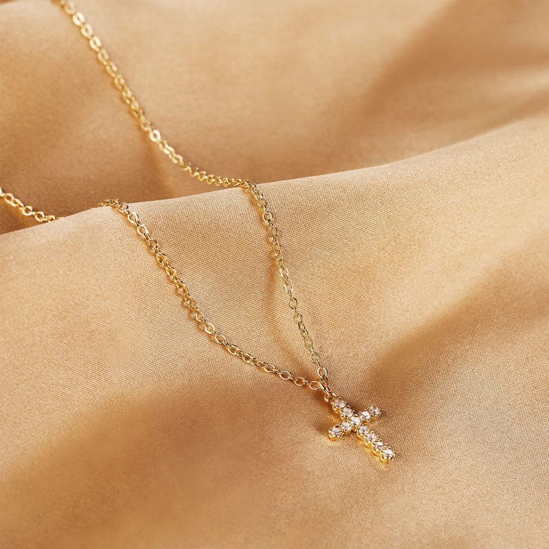 Acero Titanio Chapados en oro de 18k Elegante Ropa De Calle Enchapado Embutido Cruzar Circón Collar Colgante