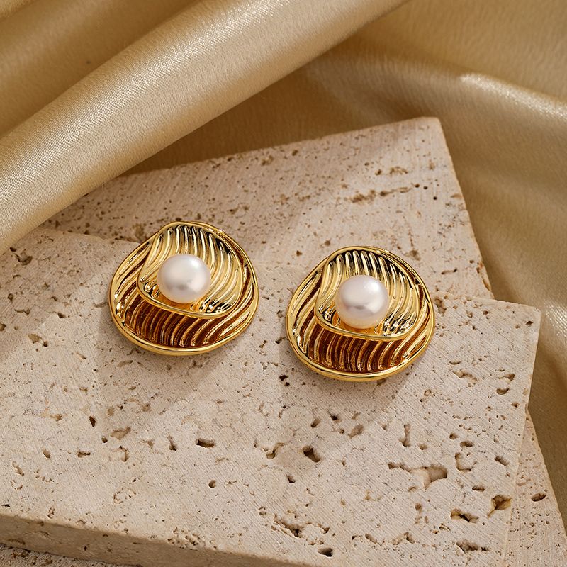 1 Paar Einfacher Stil Pendeln Einfarbig Geschichtet Überzug Inlay Kupfer Perle 18 Karat Vergoldet Ohrstecker