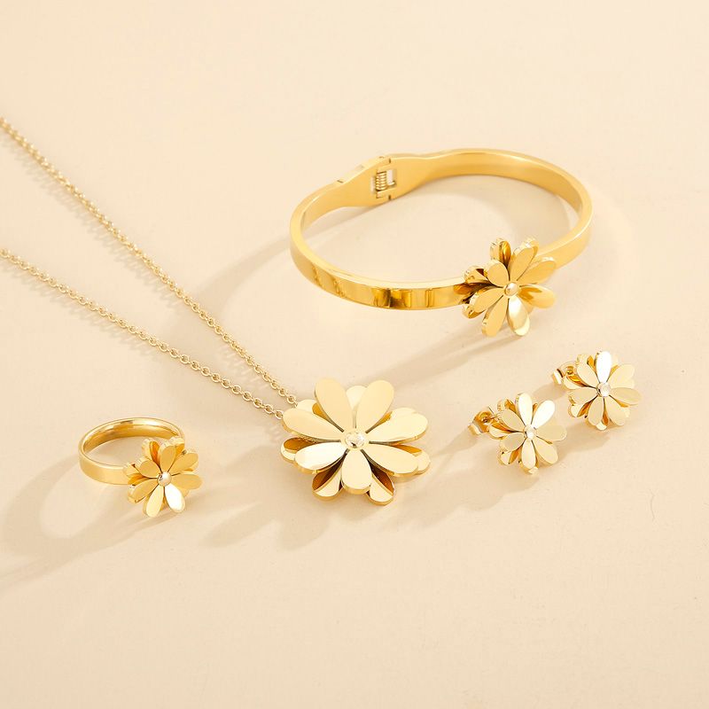 Titanium Steel 18K Gold Plated Casual Plating Daisy Jewelry Set