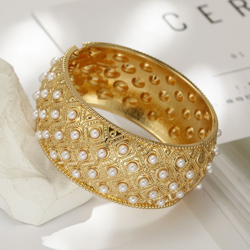 Élégant Luxueux Couleur Unie Alliage Placage Incruster Perles Artificielles Femmes Bracelet