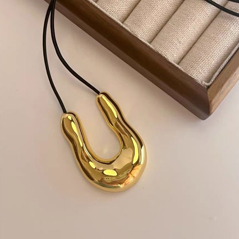 Einfacher Stil U-form Messing Überzug Halskette