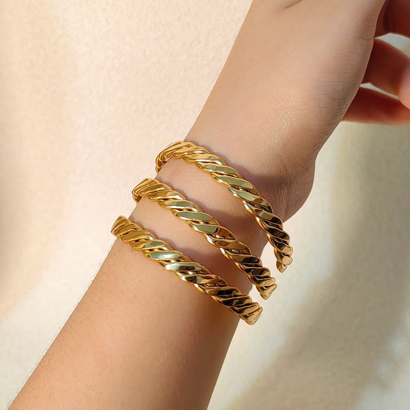 Vintage Style Simple Style Classic Style Solid Color Spiral Stripe Twist Stainless Steel 18K Gold Plated Bangle In Bulk