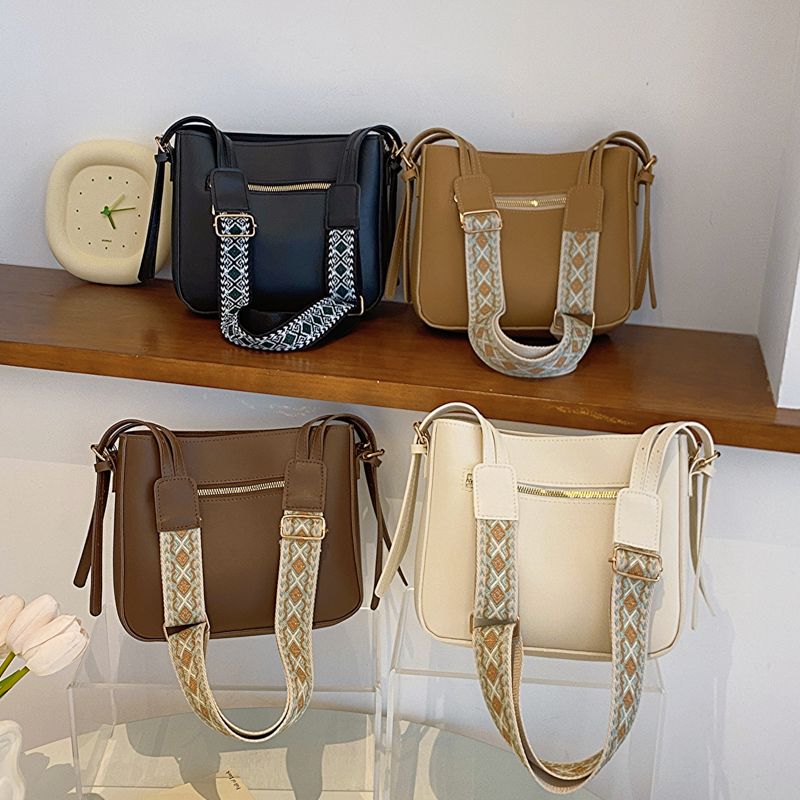 Women's All Seasons Pu Leather Solid Color Elegant Classic Style Square Zipper Shoulder Bag