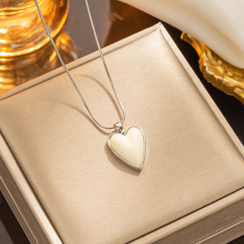 Elegant Heart Shape Titanium Steel Plating 18k Gold Plated Necklace