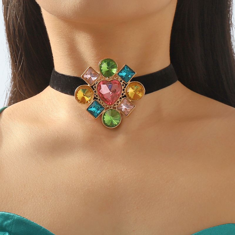 Wholesale Jewelry Classical Exaggerated Baroque Style Argyle Alloy Flannel Iron Rhinestones Inlay Choker
