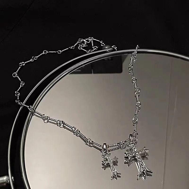 Double Cross Necklace Female Pendant Decorative Light Luxury Minority Design High-grade Baroque Accessories Hot Girl Clavicle Chain