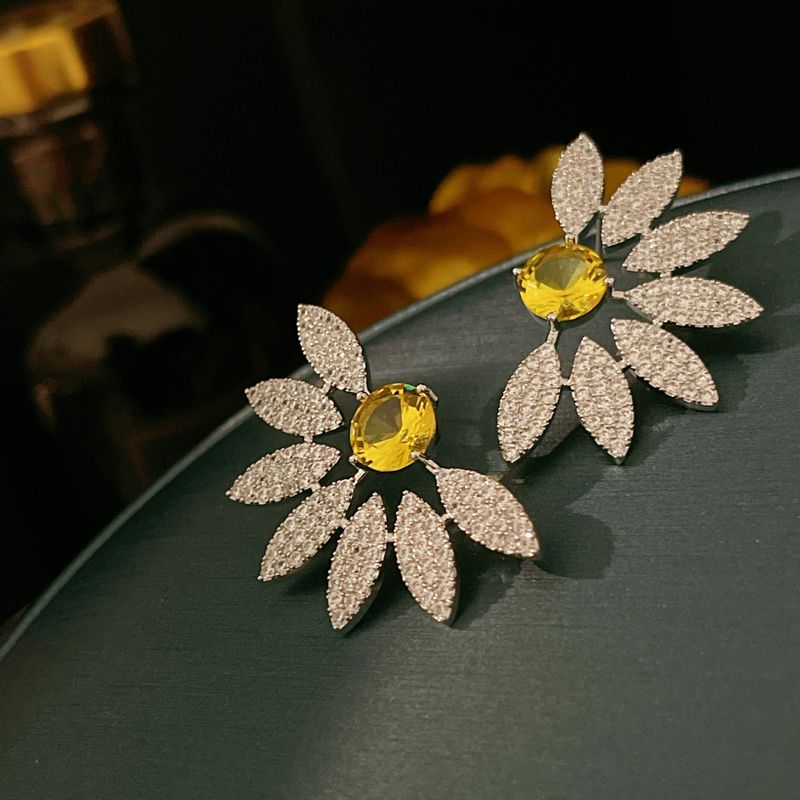 Wholesale Jewelry Vintage Style Flower Metal Zircon Plating Inlay Ear Studs