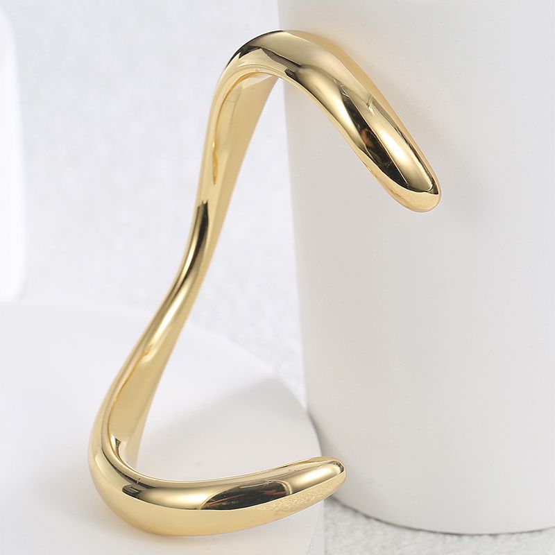 Modern Style Classic Style Commute Solid Color Copper Irregular Twist Plating 18k Gold Plated Cuff Bracelets