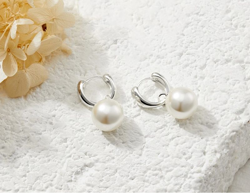 1 Pair Elegant French Style Romantic Round Plating Inlay Copper Artificial Pearls Silver Plated Drop Earrings