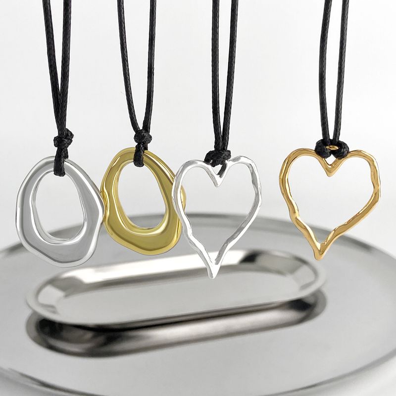 Ig Style Simple Style Classic Style Circle Heart Shape Alloy Leather Rope Polishing Women's Pendant Necklace