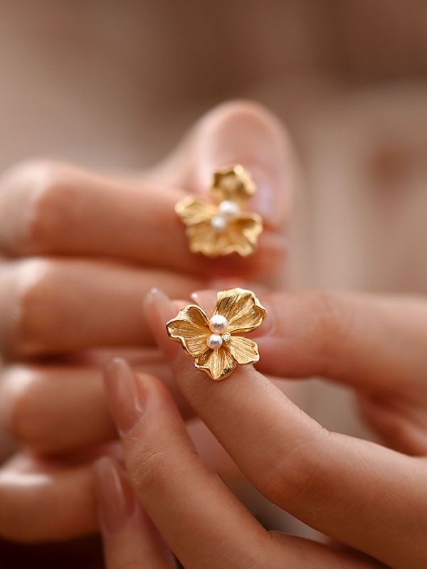 1 Pair Retro Flower Plating Copper Artificial Pearls Zircon Gold Plated Ear Studs