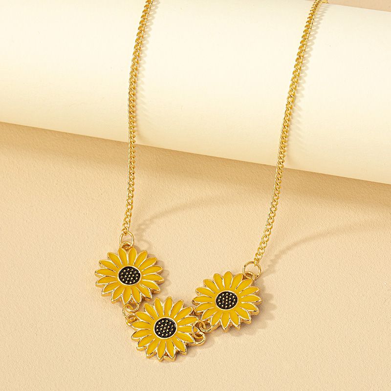 Korean Style Ins Style Graceful And Fashionable Commuter Sunflower Pendant Necklace Women's Retro Trendy Sunflower Clavicle Chain