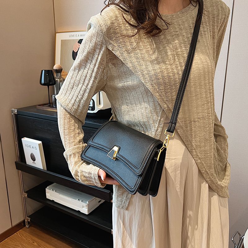 Women's All Seasons Pu Leather Solid Color Elegant Vacation Sewing Thread Square Zipper Shoulder Bag