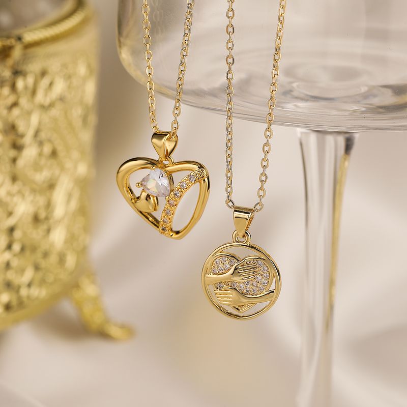 Aogu Europäischer Und Amerikanischer Eintrag Lux Kupfer Überzogenes Echtgold Intarsien Zirkon Hohl Herz Anhänger Halskette Weibliche Design Sense Minority All-match Halskette