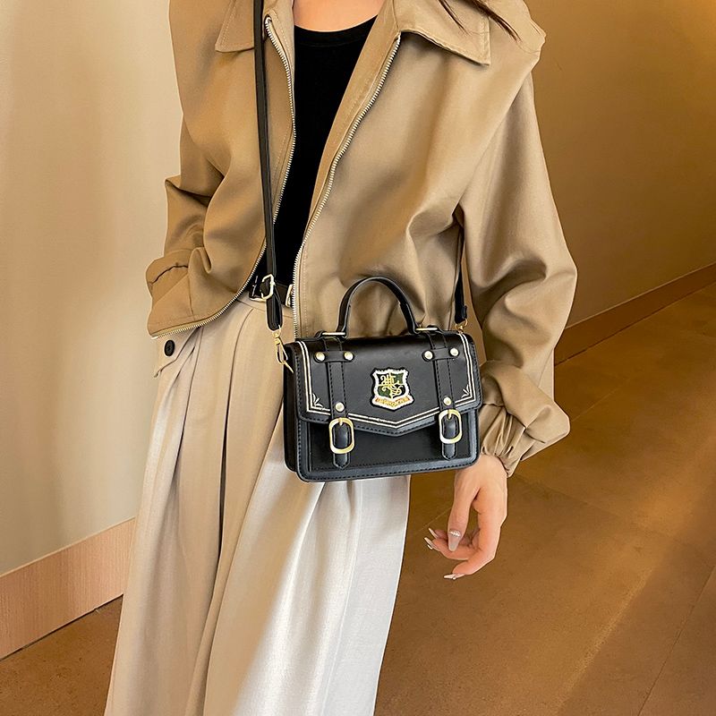Women's All Seasons Pu Leather Solid Color Streetwear Sewing Thread Square Magnetic Buckle Shoulder Bag Handbag Messenger Bag