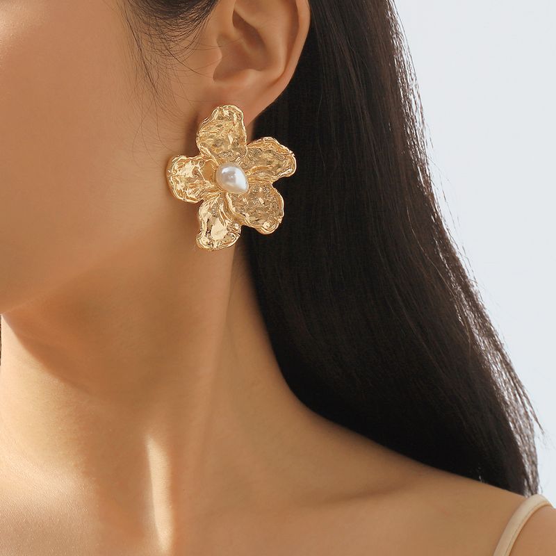 1 Paire Élégant Style Moderne Style Simple Fleur Perle Artificielle Alliage Boucles D'oreilles