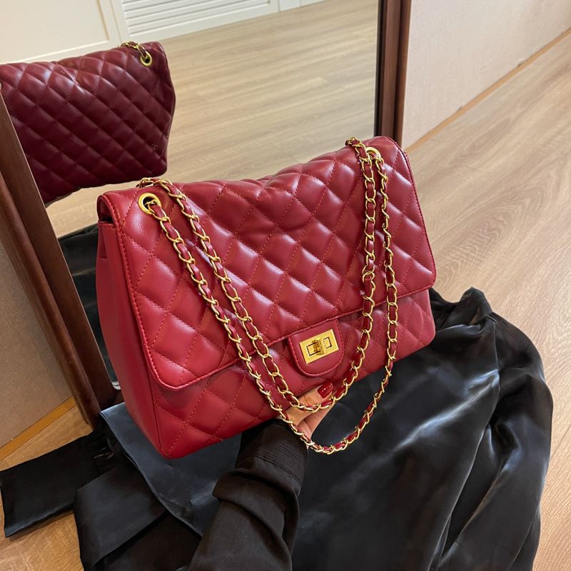 Women's Large All Seasons Pu Leather Solid Color Streetwear Square Lock Clasp Shoulder Bag Chain Bag