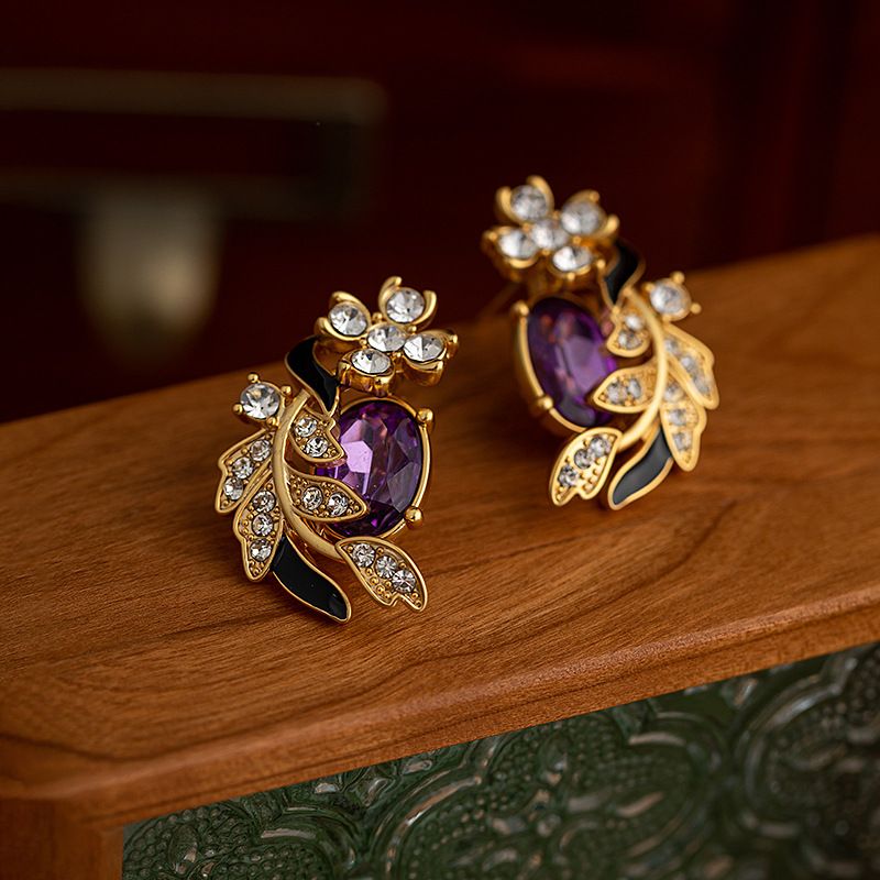 1 Par Elegante Estilo Vintage Hoja Flor Enchapado Embutido Aleación Diamantes De Imitación Chapado En Oro De 18 Quilates. Pendientes