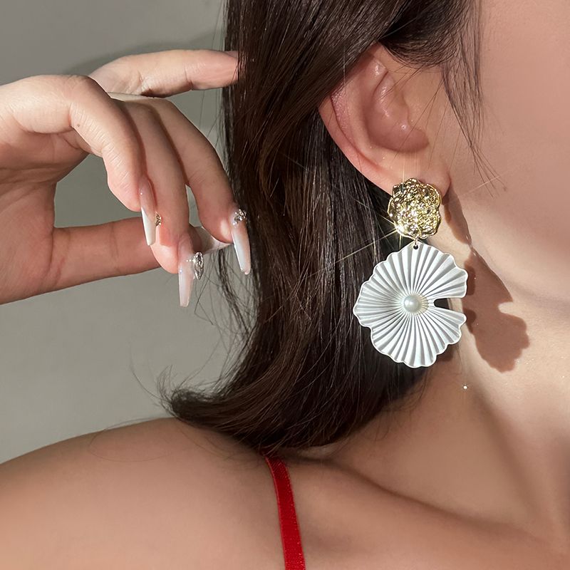 1 Paire Élégant Luxueux Fleur Placage Incruster Alliage Perles Artificielles Boucles D'oreilles