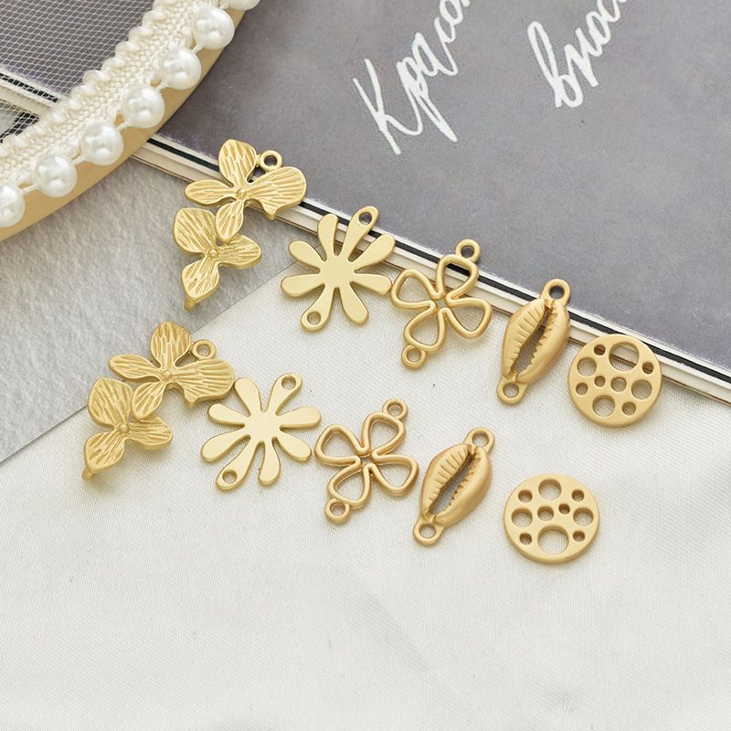 10 Pcs/package Simple Style Four Leaf Clover Flower Shell Alloy Plating Pendant Jewelry Accessories